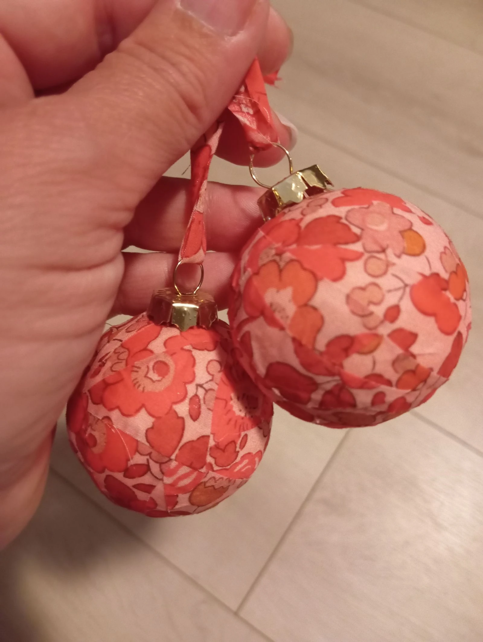 Set of two small Liberty Christmas baubles – photo 2